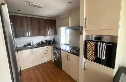 Sunset Heights Bright 2BR with City Views and Free Parking - Foto 10