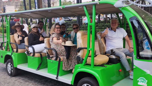 Tour por el barrio de San Ángel - Foto 2, Subidos al minibús eléctrico