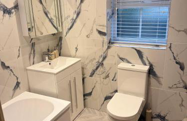 3 Bedroom House with free on site Parking next to the Canal - Foto 2