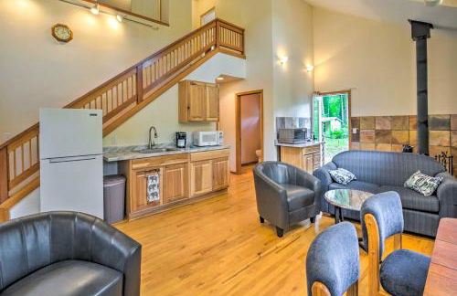 The River House with Deck, on McKenzie River! - Foto 6