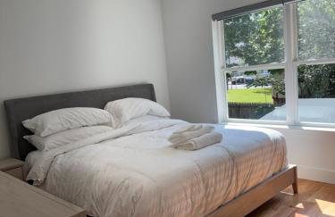 Elegant Retreat Near EWR n NYC - Photo 11