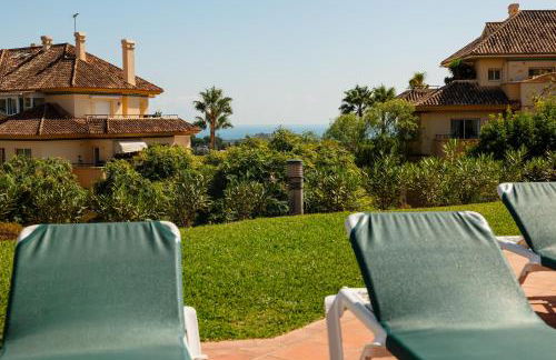 Luxurious frontline golf apartment in Elviria - Photo 16