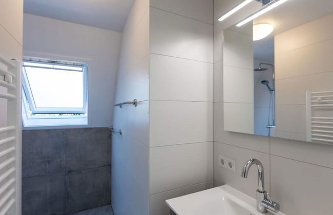 Carefully Furnished House with Bath near Mookerplas - Photo 10