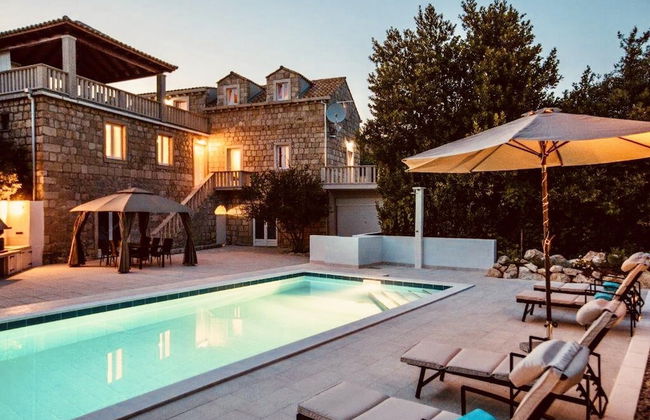 Beautiful 4-bed Villa for up to 10 Guests - Foto 1