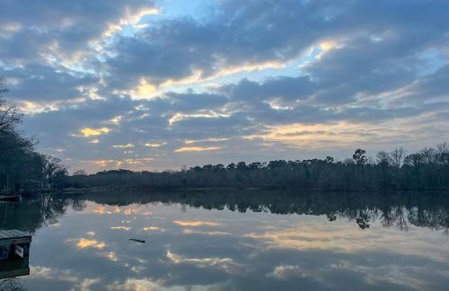 Kingwood Cottage - 10 mins from IAH - Lake Front - Foto 33