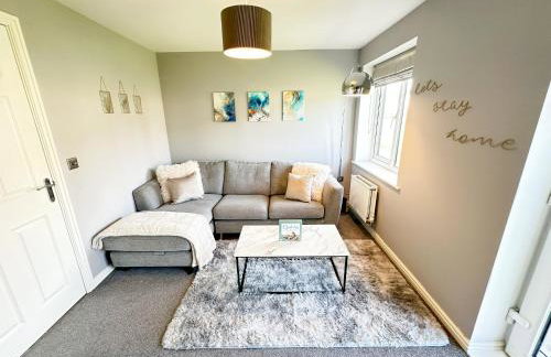 Luxury 4 Bed House - Free Parking - Contractors - Relocators - Foto 9