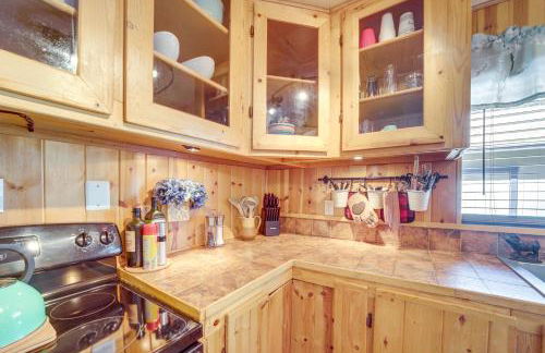 Hike, Hunt and Fish! Outdoor Pine Haven with Yard - Foto 8