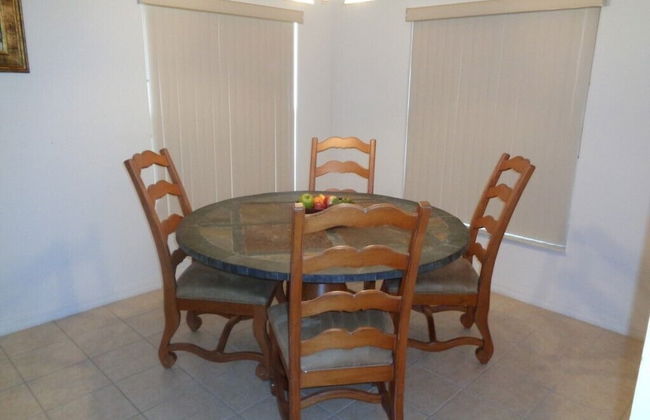 R1 Legacy Park 5 bed / 3 Bath - Foto 3