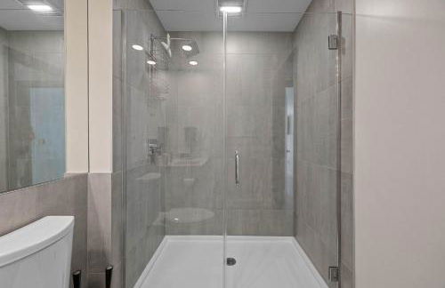 Chic Downtown Condo Steps from UIowa & Nightlife - Foto 18