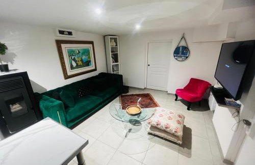 Chic and Peaceful apartment Roissy Charles de Gaulle Airport 15mins-Parc des Expositions Villepinte 10mins- Disneyland 30mins - Foto 1