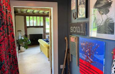 Farmhouse in Suffolk with wild swimming & hot tub - Photo 51