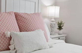 Seabreeze Haven 6 - Steps to Beach, Pet-Friendly, Pool, Fast WiFi - Photo 7