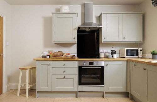 Longborough House - Photo 13