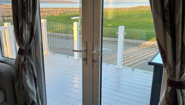 3 BEDROOMED CARAVAN WITH AMAZING SEA VIEWS! - Foto 2