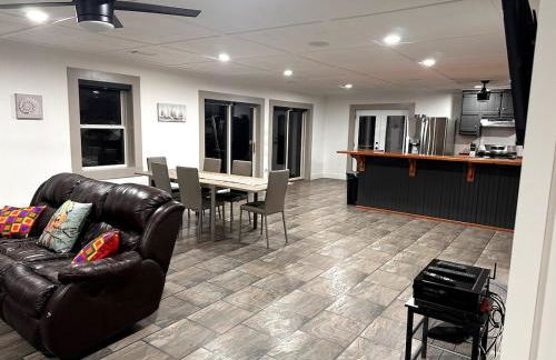 Peaceful Lake House - Photo 22