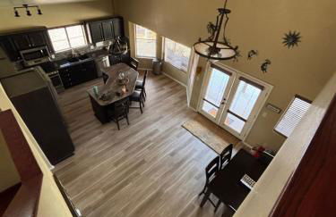 Sparkling Foothills Home 3 bed and loft 2 bath pool home - 14 day minimum - Foto 7