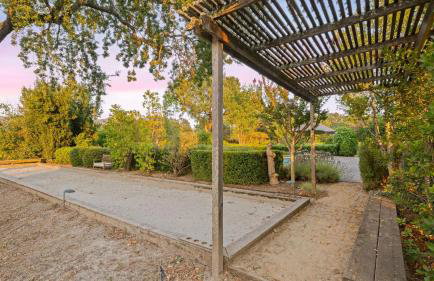 Vineyard Estate w Pool Spa Bocce Ball Mins to Wineries Park Lawndale Manor by AvantStay - Foto 39