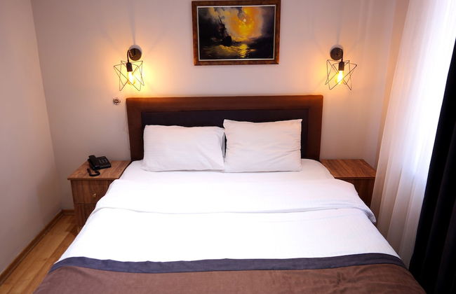 Sheriff Residence - Photo 35