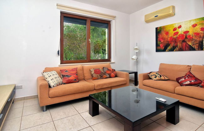 Incredible Large Villa In Paphos Sleeps 14 Children Pool, Jacuzzi, Huge Garden - Foto 21