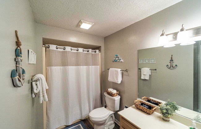 Lazy L at the Lake Chic 3 BDR Condo w/ Boat Slip - Photo 12