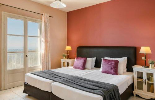 Nikolas by Vintage Travel - Photo 10