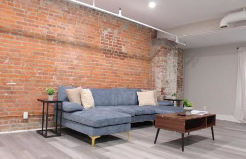 2 bdrm Modern & Hip Apt with Private Patio - Foto 1