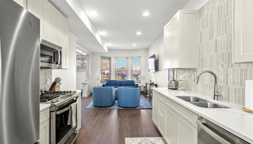 Brick Beauty Downtown, 3BR, Fenced Yard, Garage! - Foto 1