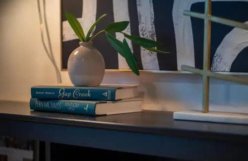 Newly Renovated - Professionally Designed - 2 BR - Foto 7