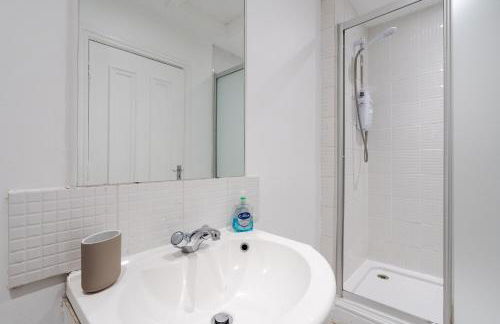 Central L1 Stay, Close to all Attractions, Parking Nearby - Foto 41