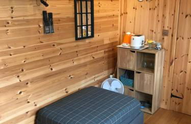 Stunning railway carriage with private hot tub - Photo 4