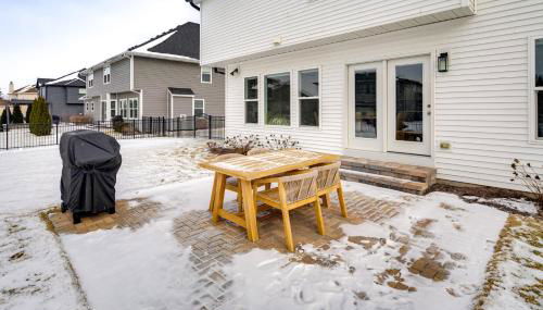 Bring the Family! Suburban Gem in Plainfield - Foto 3