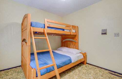 Waterfront Berry Lake Getaway with Sunroom! - Foto 17