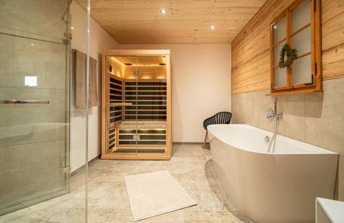 Luxus Chalet im Allgäu - Zirbenholz Schlafzimmer - Terrasse mit Bergblick - Infrarotkabine - Foto 36