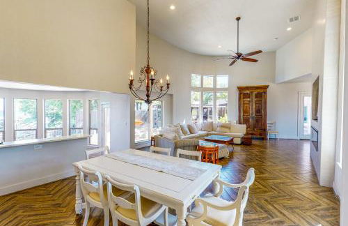 Hot Tub and Views Luxe Lake Bridgeport Retreat - Foto 6