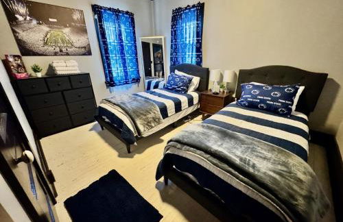 Stylish, Penn State-Themed Historic Getaway 2 Blocks from Waterfront - Foto 8
