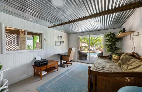 Gulf Access Waterfront Oasis with Heated Pool! Near Beach & Mercato! - Foto 23