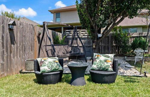 Modern 4BR Home w WiFi by Dell Diamond - Photo 27