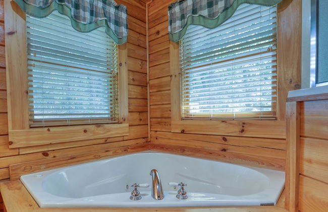 Mountain View - 2 Bedrooms, 2 Baths, Sleeps 6 Cabin by RedAwning - Foto 12