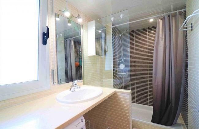 Pretty Apartment With Balcony - Photo 15