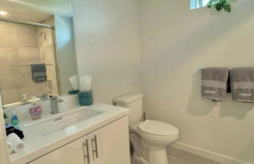 Corner 2 Bedroom 2 Bath Condo - Balcony - Parking - Foto 21