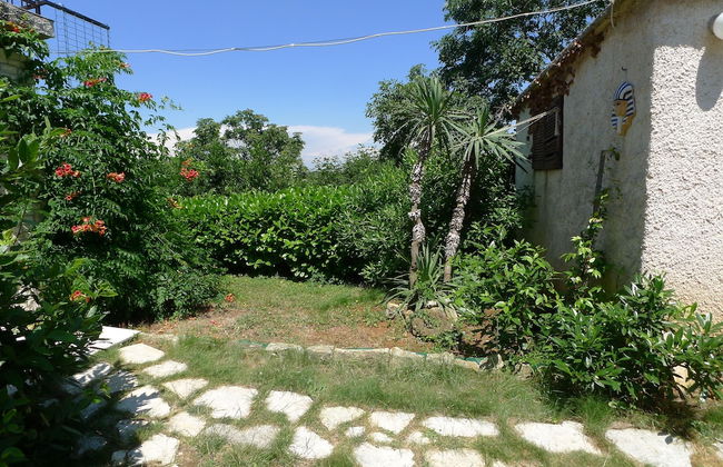 Apartment for 3 Persons in Quiet Part of Premantura With Beautiful Garden and Partial sea View - Photo 16