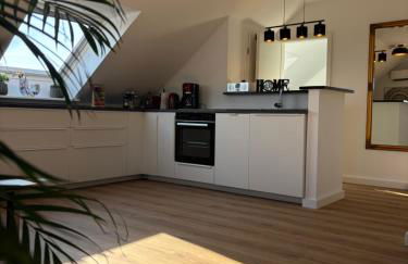 Zentrale Lage, kostenlos Parken, ideal für Pendler, Kinder und Haustiere willkommen!! - Photo 6