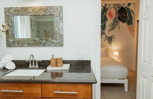 Stylish PB Townhome, Walk to Bay, and Balcony - Foto 46