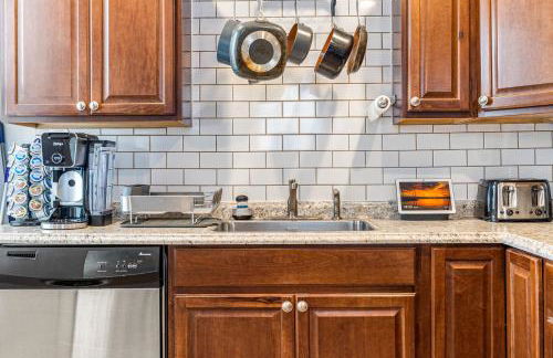 HOT TUB Firepit Pool Table Patio Cozy Downtown Denver - Foto 51