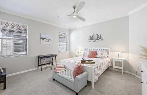 Modern waterfront home in Artesia with pool/gym - Photo 15