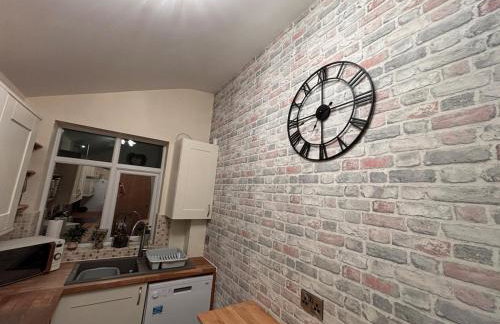 Entire House, Parking, Facilities, sleeps up to 6, suitable for contractors, families or NHS - Foto 6