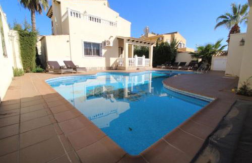 4 Bedroom Family Villa with Private Pool in Villa Martin - Foto 3
