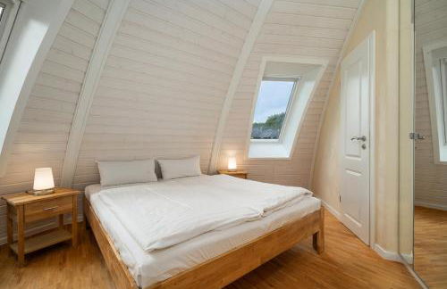 Kugelhaus Kia - Modernes Kugelhaus mit klarer Linie und Naturbezug am Tollensesee - Foto 16