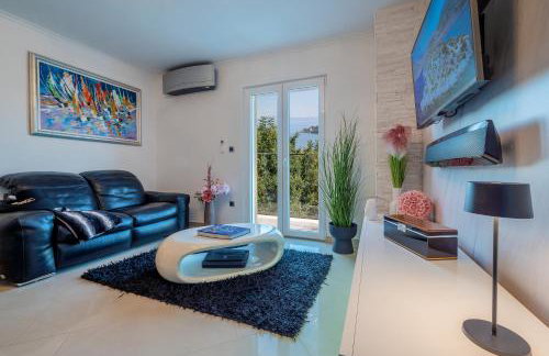 Uniquely designed Villa Ivana with outdoor Jacuzzi nearby the pebble Banje beach at the Island of Solta - Photo 47