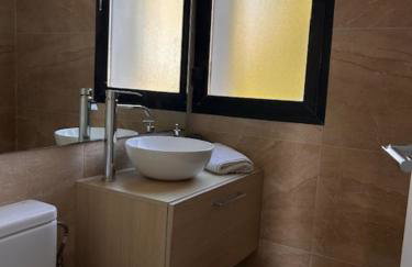 Fabuloso y amplio Duplex en Urb Jardines de Sotogrande - Foto 65